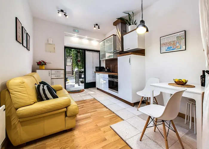 La Guardia Apartment With Private Parking דירה *