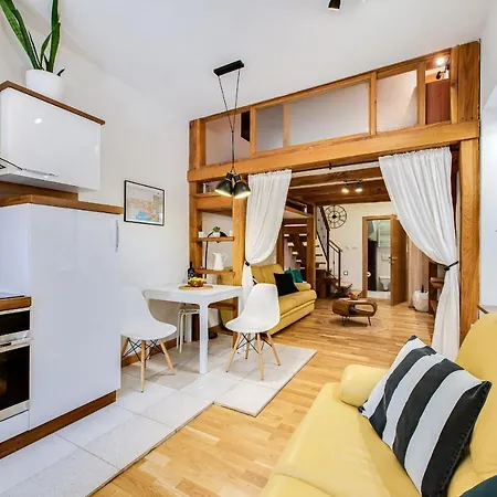 La Guardia With Free Private Parking