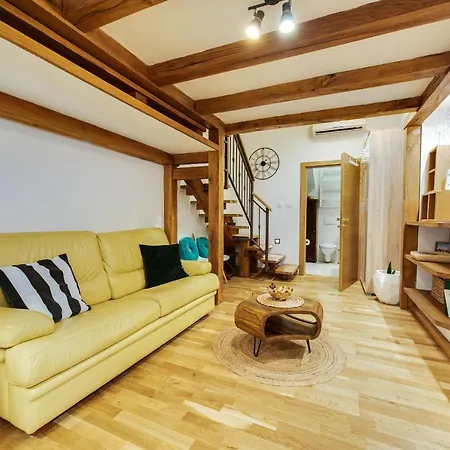 La Guardia With Free Private Parking Rijeka