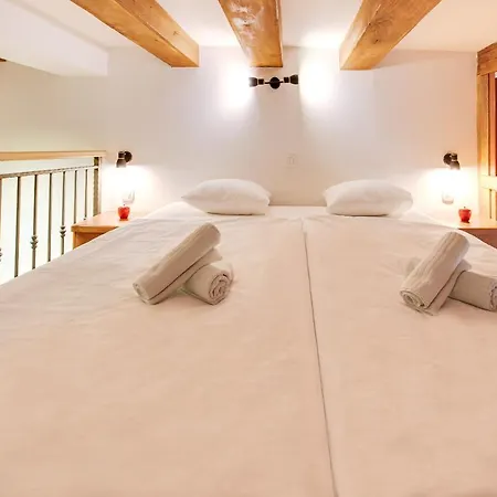 La Guardia With Free Private Parking