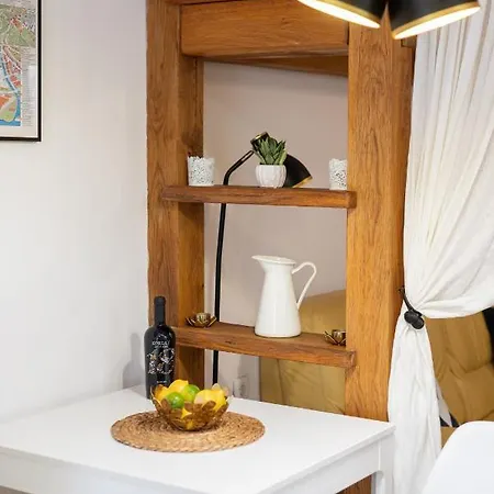 La Guardia With Private Parking Rijeka