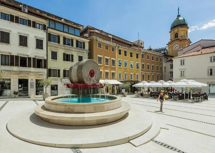 La Guardia Apartment With Private Parking Риека