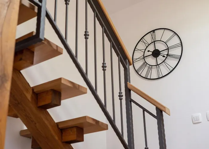 La Guardia Apartment With Private Parking *