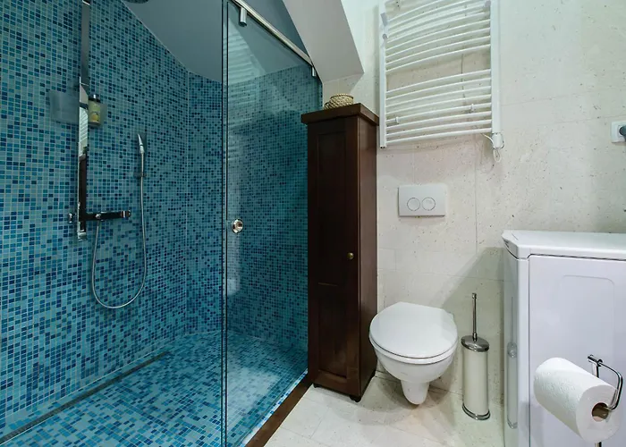 La Guardia Apartment With Private Parking *