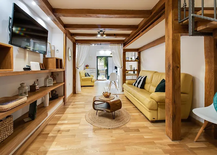 La Guardia Apartment With Private Parking Апартаменты